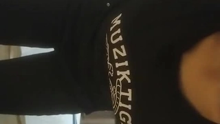 荻窪で見つけた超敏感女子大生がヌルヌル素股に挑戦！何度イッてもガン突きピストンで連続中出し！