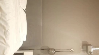 麻豆精品传媒一区二区约性感短裤小姐姐抚摸修长美腿舌吻调情,69姿势口交扣穴,抬起双腿抽插猛操大屁股