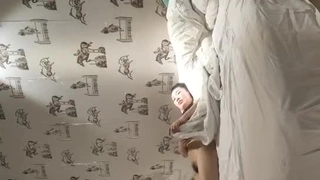 高颜值粉衣萌妹子啪啪，坐在身上舌吻口交站立后入猛操