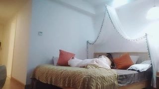 在宿舍猛干超粉嫩00后女友，超粉大奶蜜臀