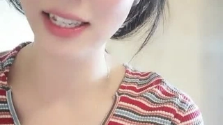 手机直播非常骚的主播SM情趣装诱惑舔奶扣逼秀喜欢的不要错过