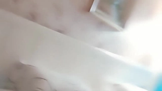 出差订错房间三人同住 淫荡秘书被两个肉棒填满屁眼
