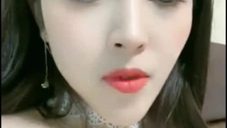 处女期少女的处女检查和第一次失禁体验