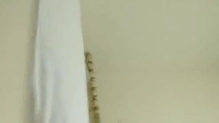 被惩罚的少女接受执法者的阴茎