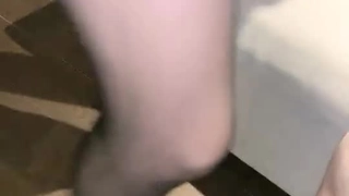 推特嫩妹揉胸洗澡爽一波，小穴流出潺潺淫水~