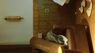 足交少女被支配和羞辱