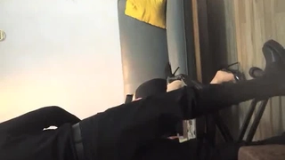 对白淫荡风韵犹存骚妈性感情趣装与儿子在沙发上69式口爆吞精