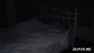 火车站旁经济旅店夜里呻吟声又骚又大大胆服务员洞中TP花臂男爆干白嫩妹子床上地板来回搞尖叫声牛逼